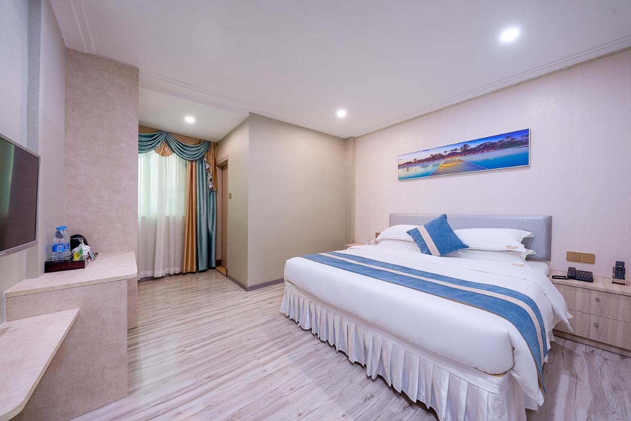 Frida Hotels Guangzhou Baiyun International Airport Екстер'єр фото