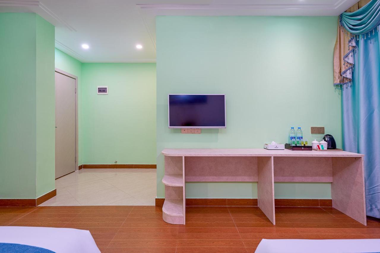 Frida Hotels Guangzhou Baiyun International Airport Екстер'єр фото