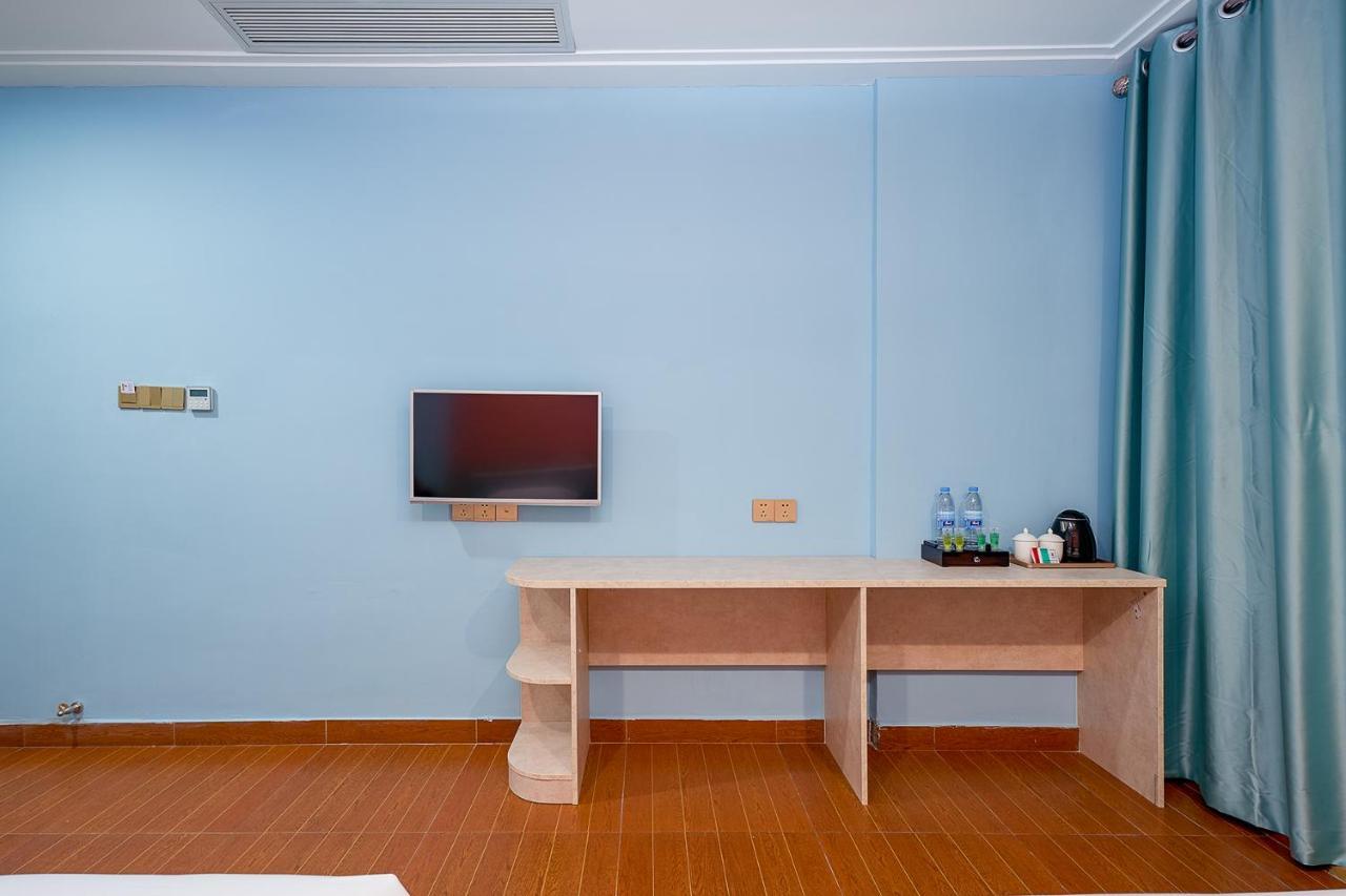 Frida Hotels Guangzhou Baiyun International Airport Екстер'єр фото
