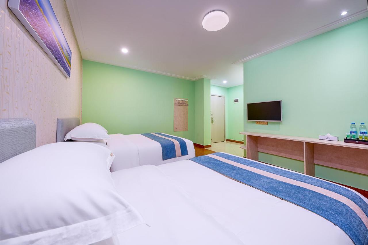 Frida Hotels Guangzhou Baiyun International Airport Екстер'єр фото