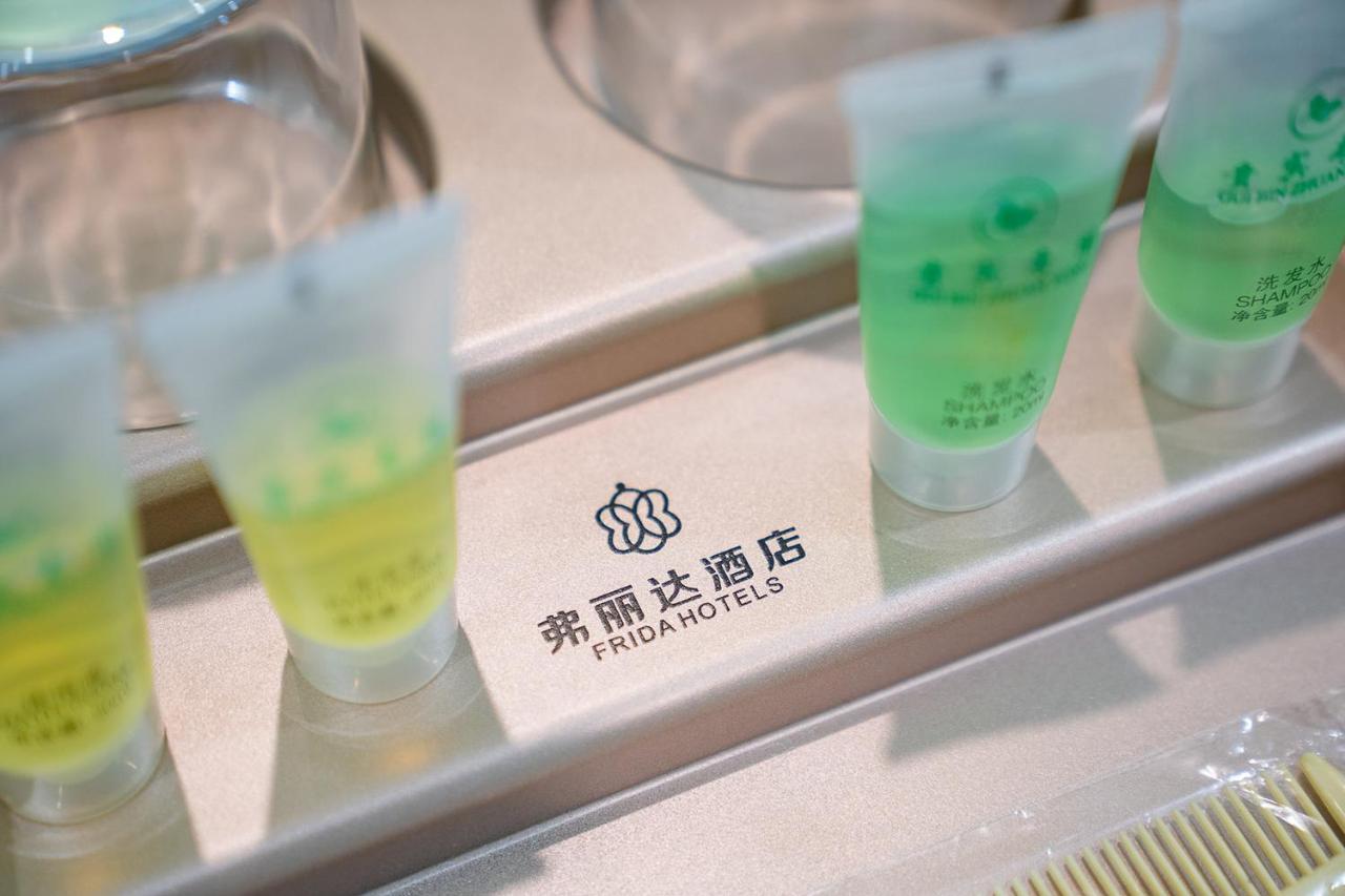 Frida Hotels Guangzhou Baiyun International Airport Екстер'єр фото