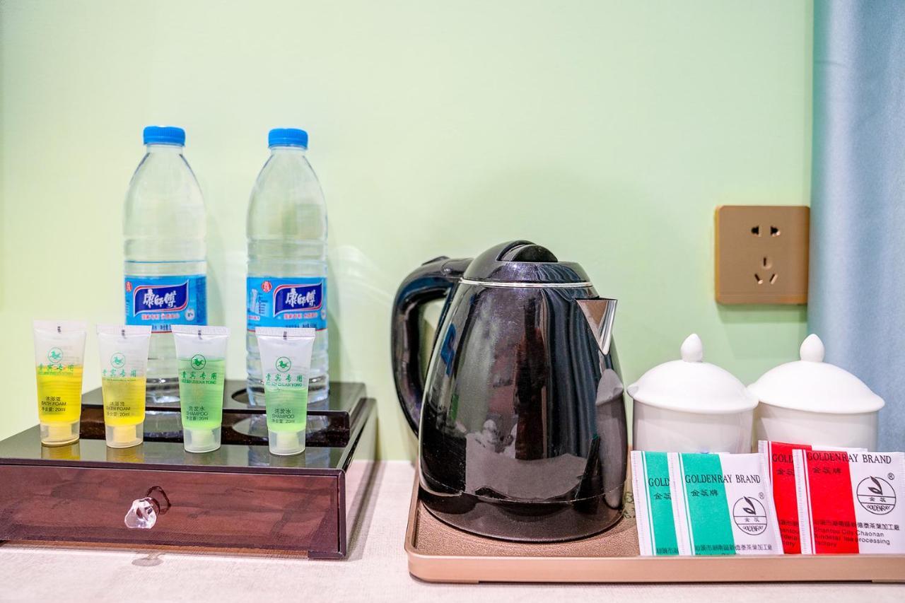 Frida Hotels Guangzhou Baiyun International Airport Екстер'єр фото
