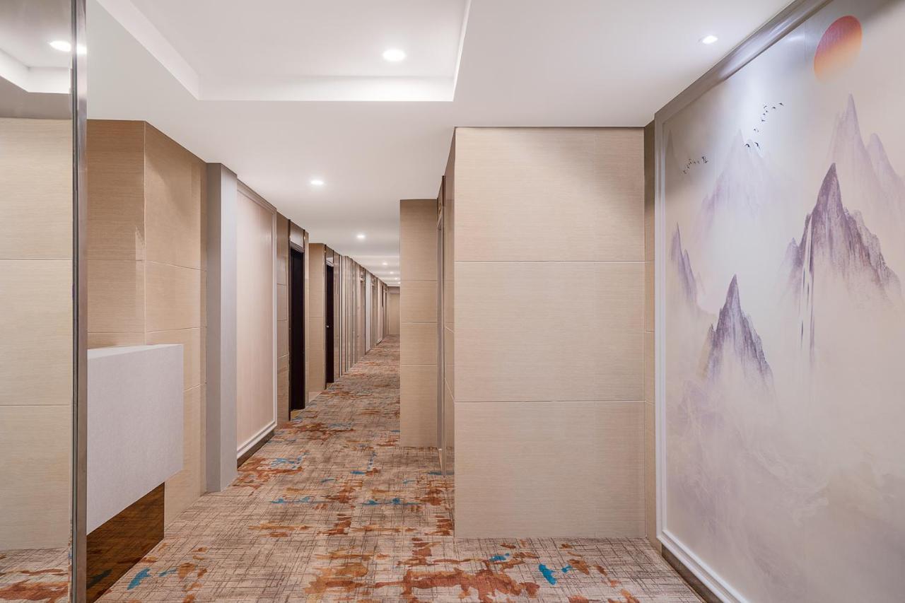 Frida Hotels Guangzhou Baiyun International Airport Екстер'єр фото